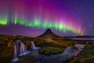 冰島教堂山極光之美